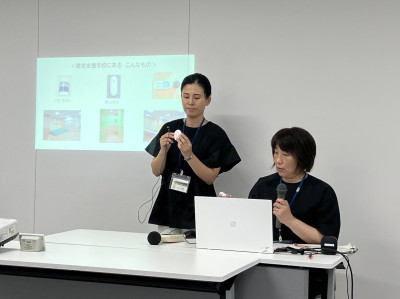 オンテナについて説明している様子