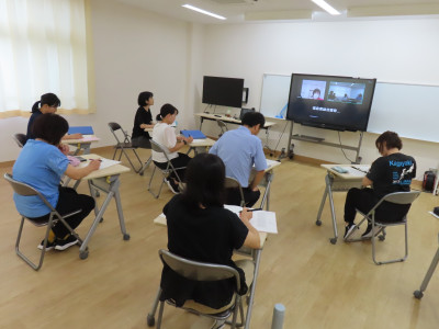 オンラインで研修をしている様子